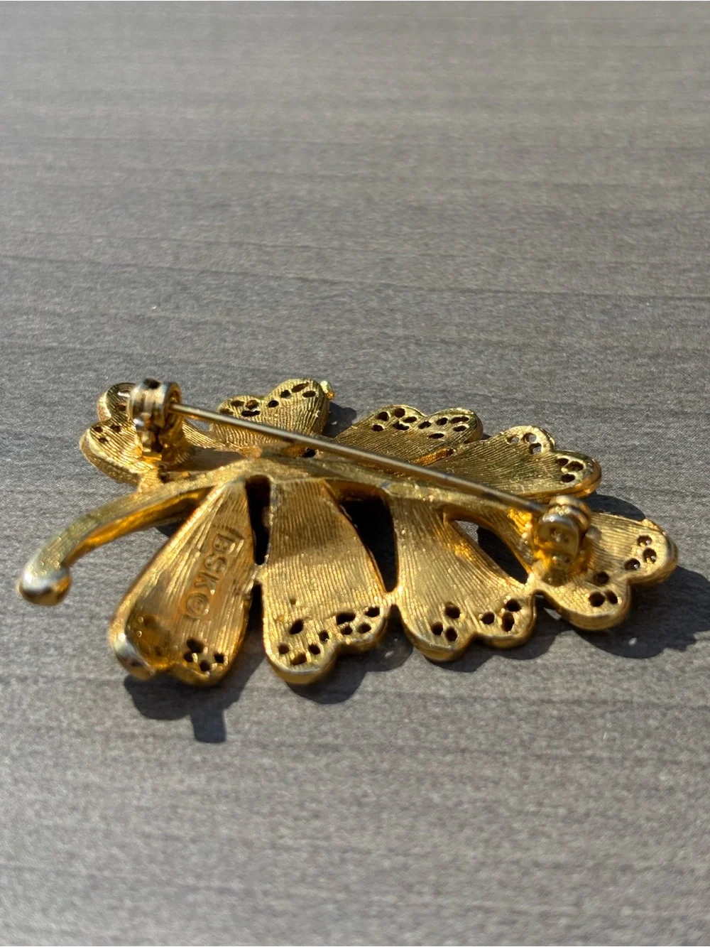 BSK Vintage Signed Gold-Tone Leaf Brooch with White Beaded Detail Green Center